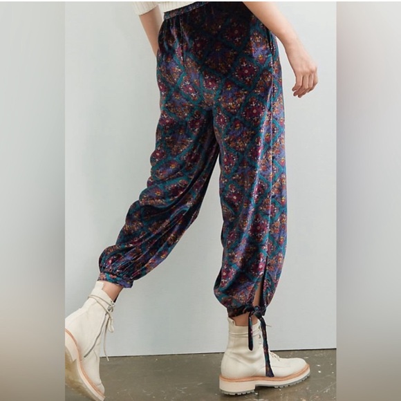 Anthropologie Percie Velvet Harem Joggers Floral - Picture 3 of 8